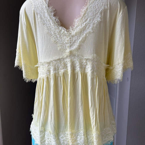 POL Yellow Lace Trim Blouse - Picture 3 of 9
